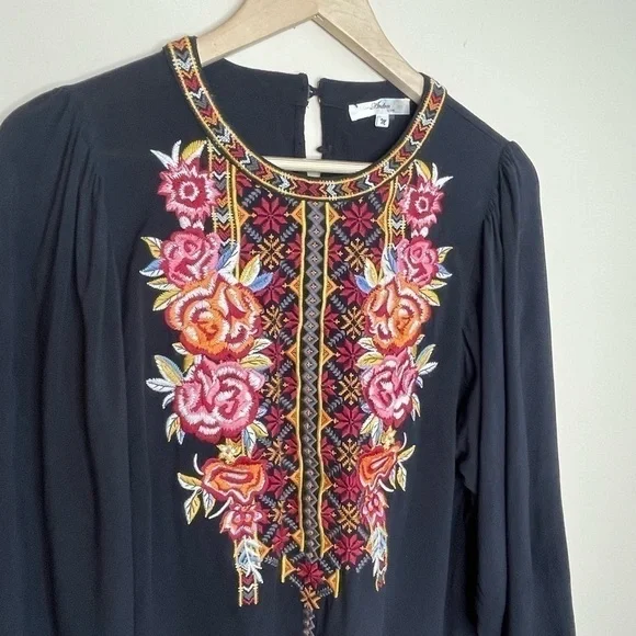 𝅺ANDRE'E by unit black long sleeve floral embroidered blouse - Picture 8 of 8